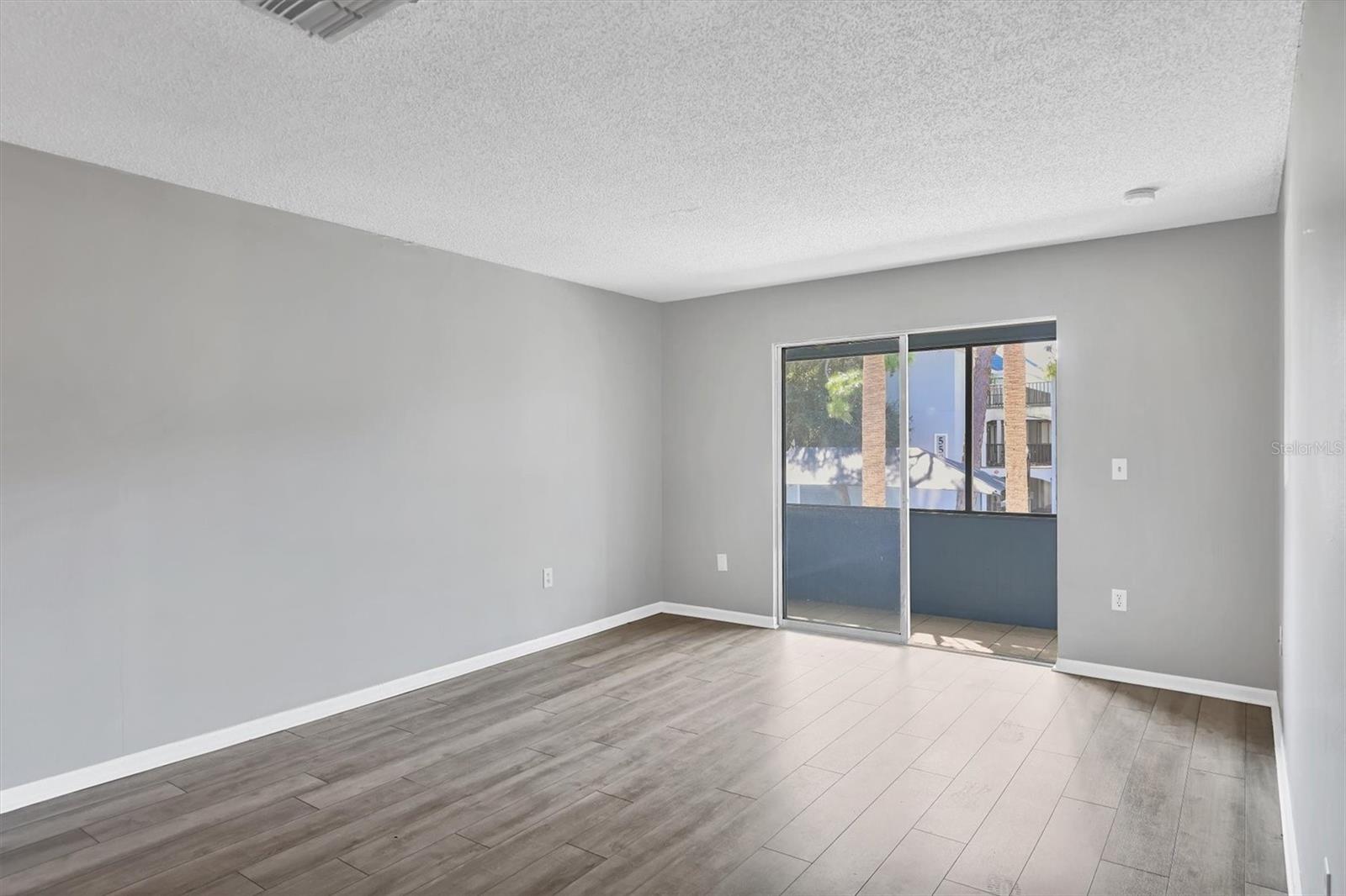 Image 7 of 34 For 5507 Fountain Lake Circle B203