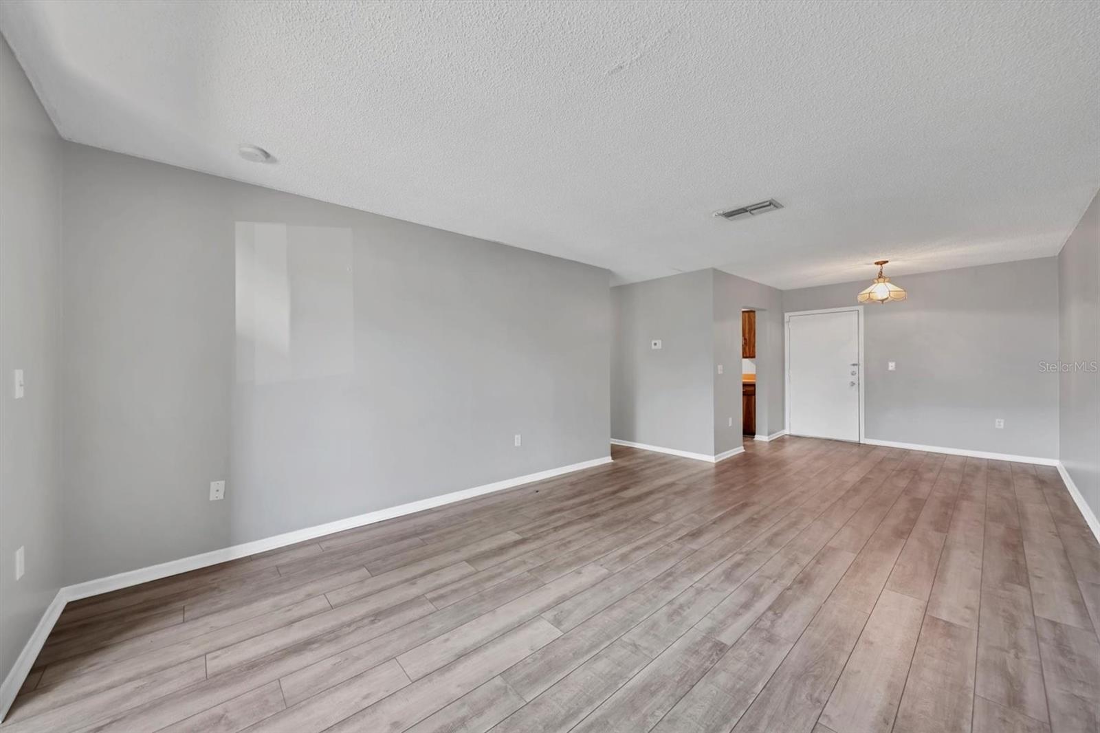 Image 9 of 34 For 5507 Fountain Lake Circle B203