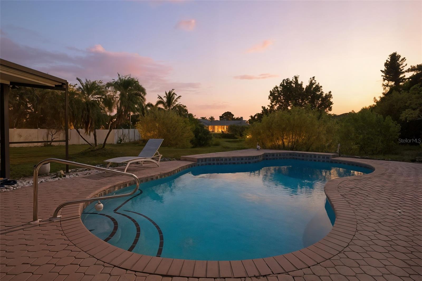 Image 4 of 55 For 7615 17th Avenue W