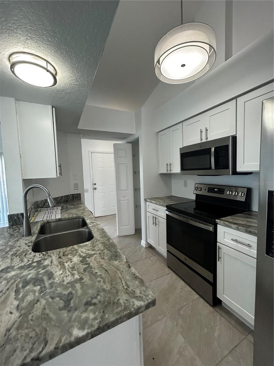 Image 3 of 12 For 1940 Debbie Street