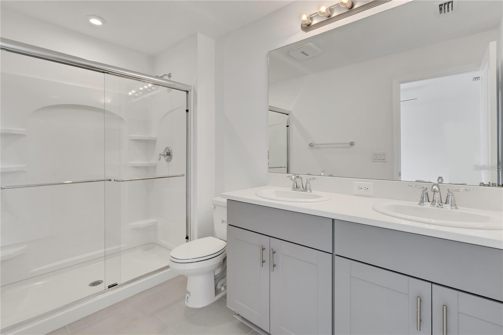 Image 26 of 37 For 6313 Willowside Street