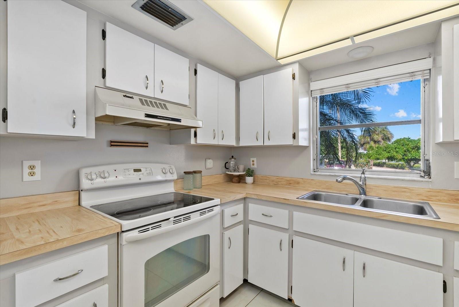 Image 12 of 23 For 4852 Independence Drive 4852