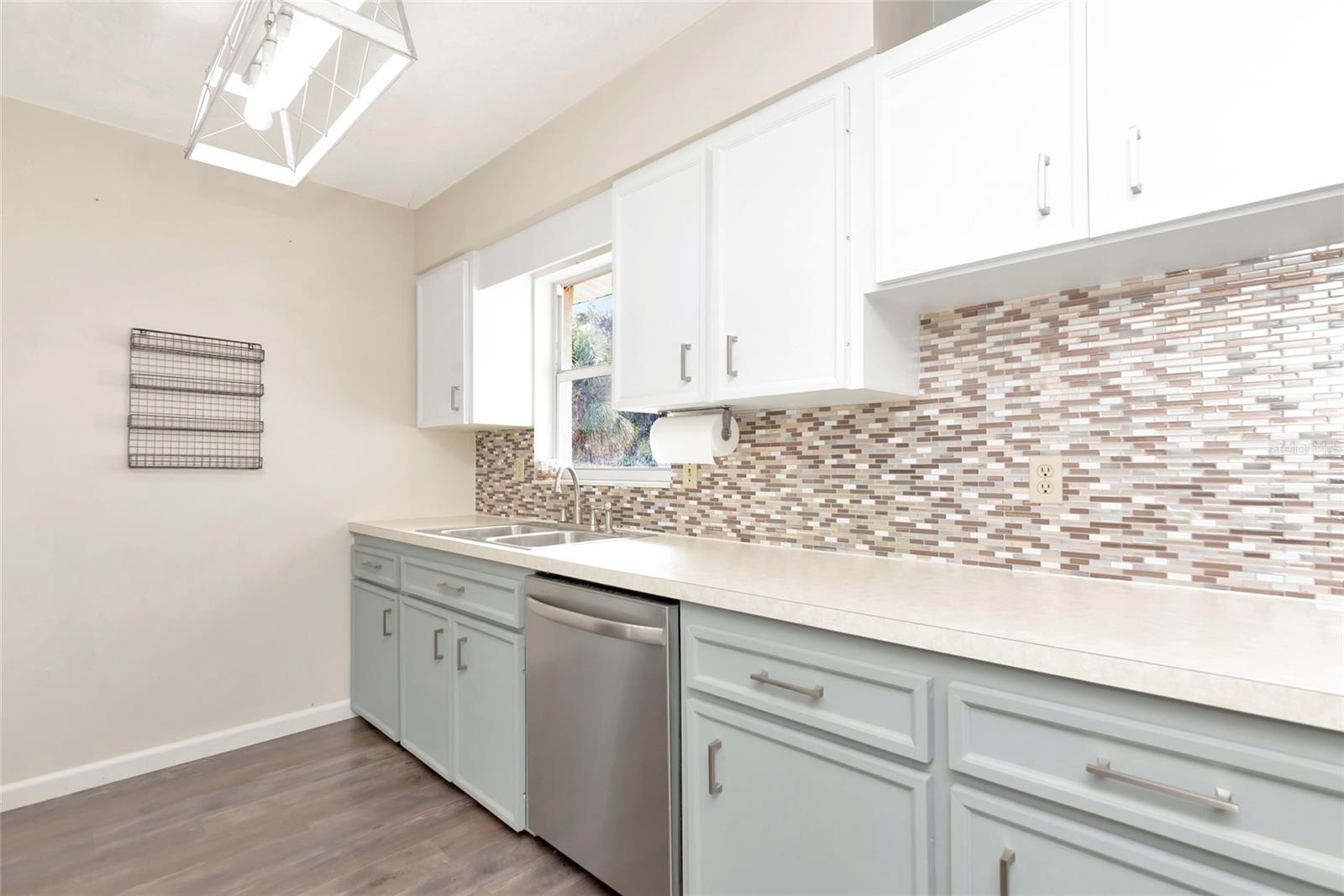 Image 10 of 39 For 6412 47th Avenue E