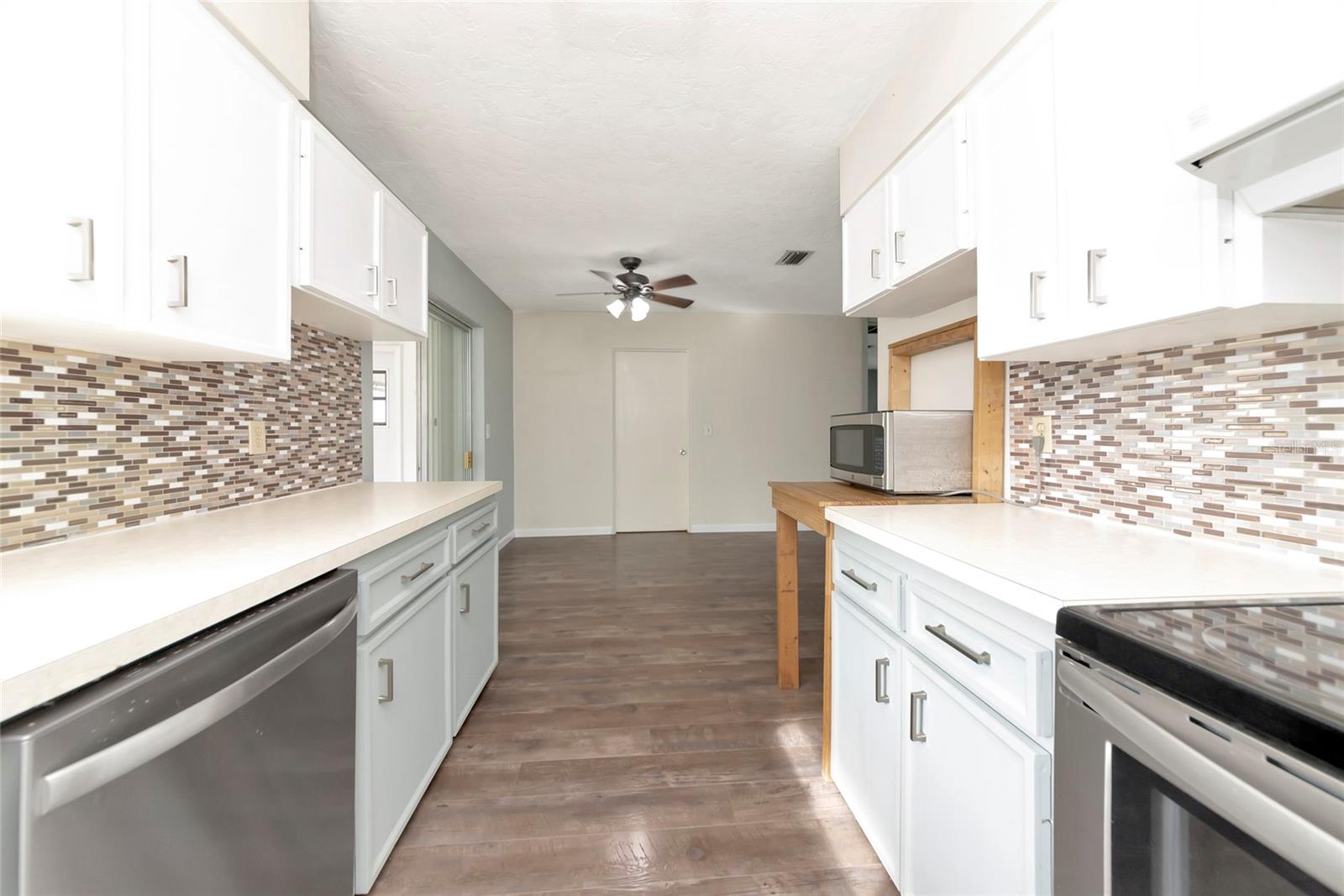 Image 11 of 39 For 6412 47th Avenue E