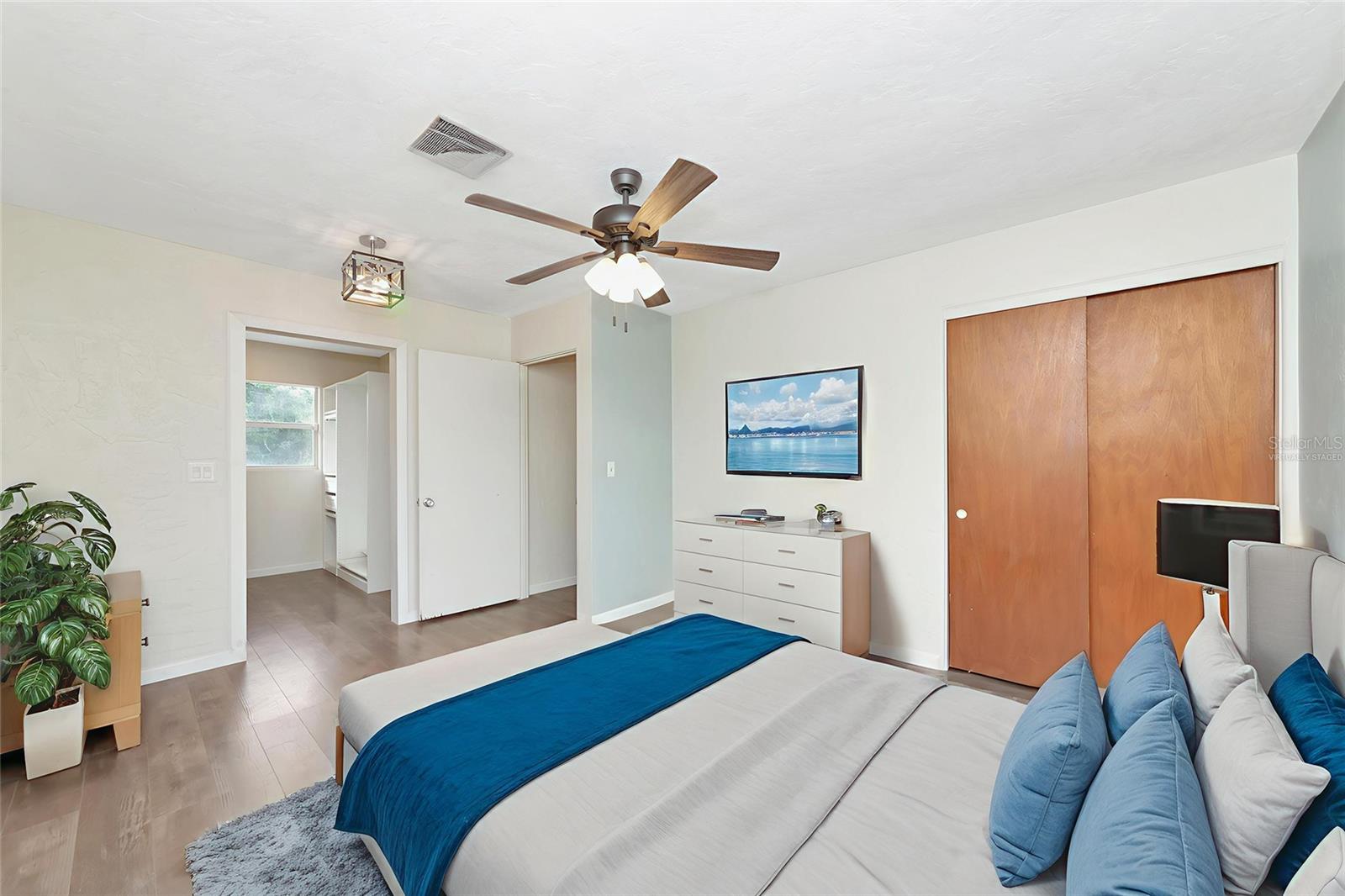 Image 13 of 39 For 6412 47th Avenue E