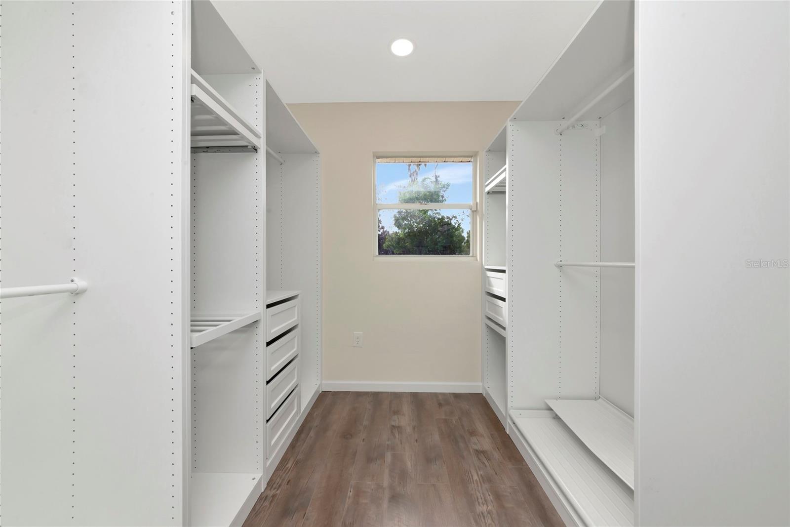 Image 14 of 39 For 6412 47th Avenue E