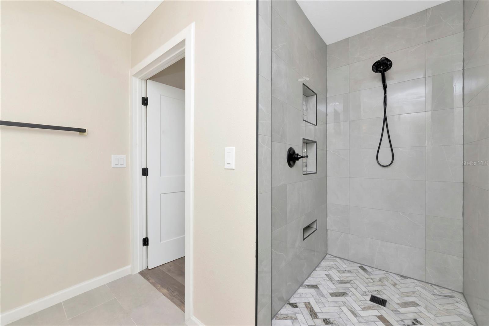 Image 17 of 39 For 6412 47th Avenue E