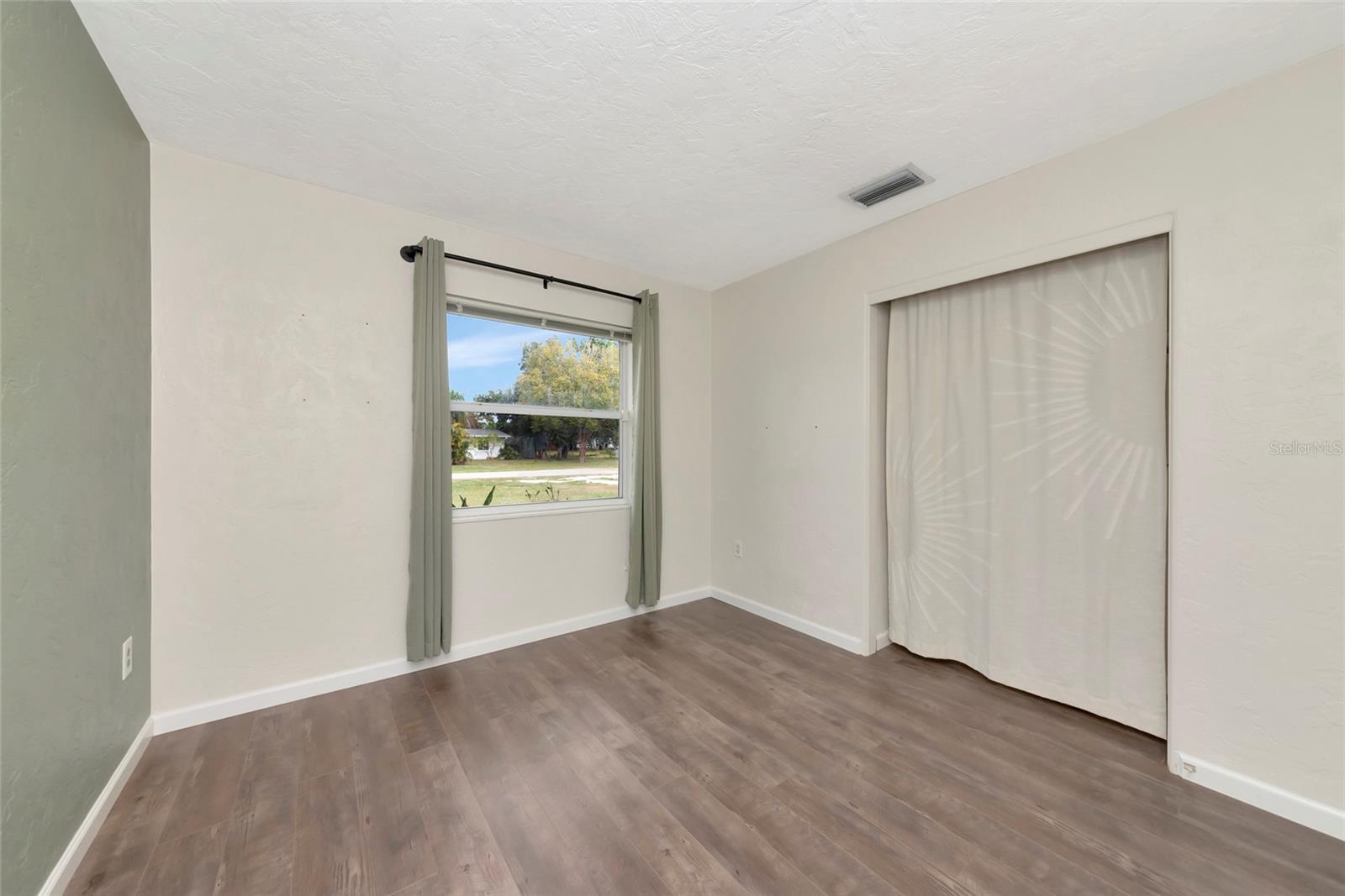 Image 21 of 39 For 6412 47th Avenue E