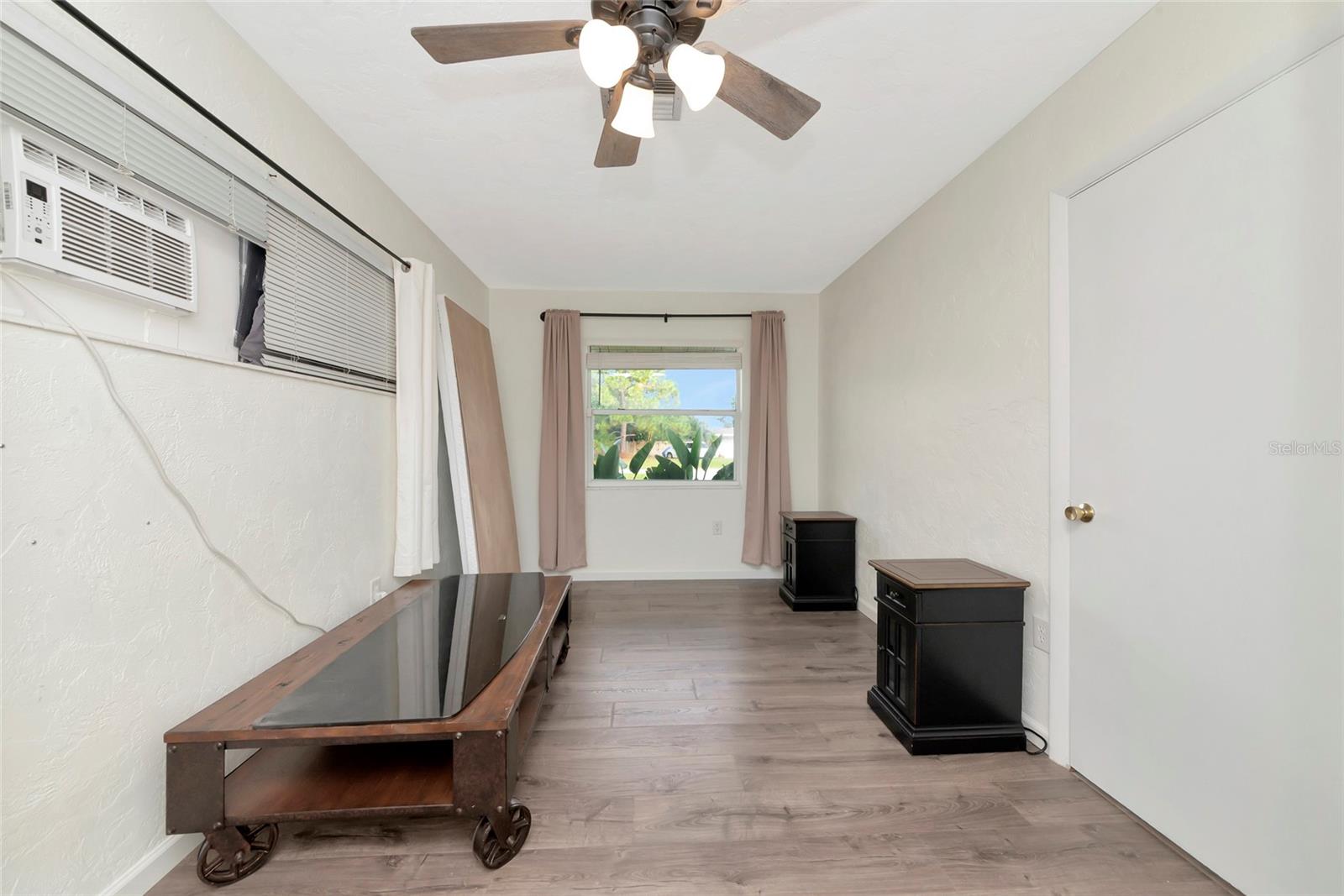 Image 22 of 39 For 6412 47th Avenue E