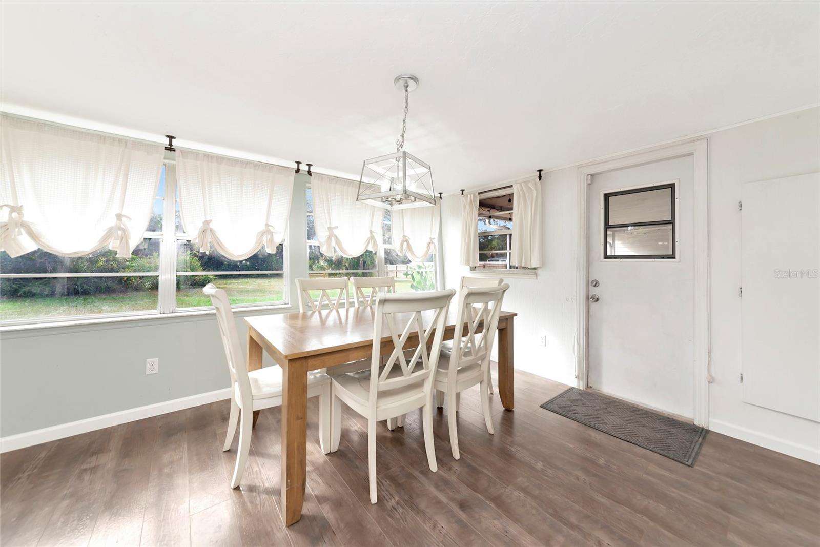 Image 25 of 39 For 6412 47th Avenue E