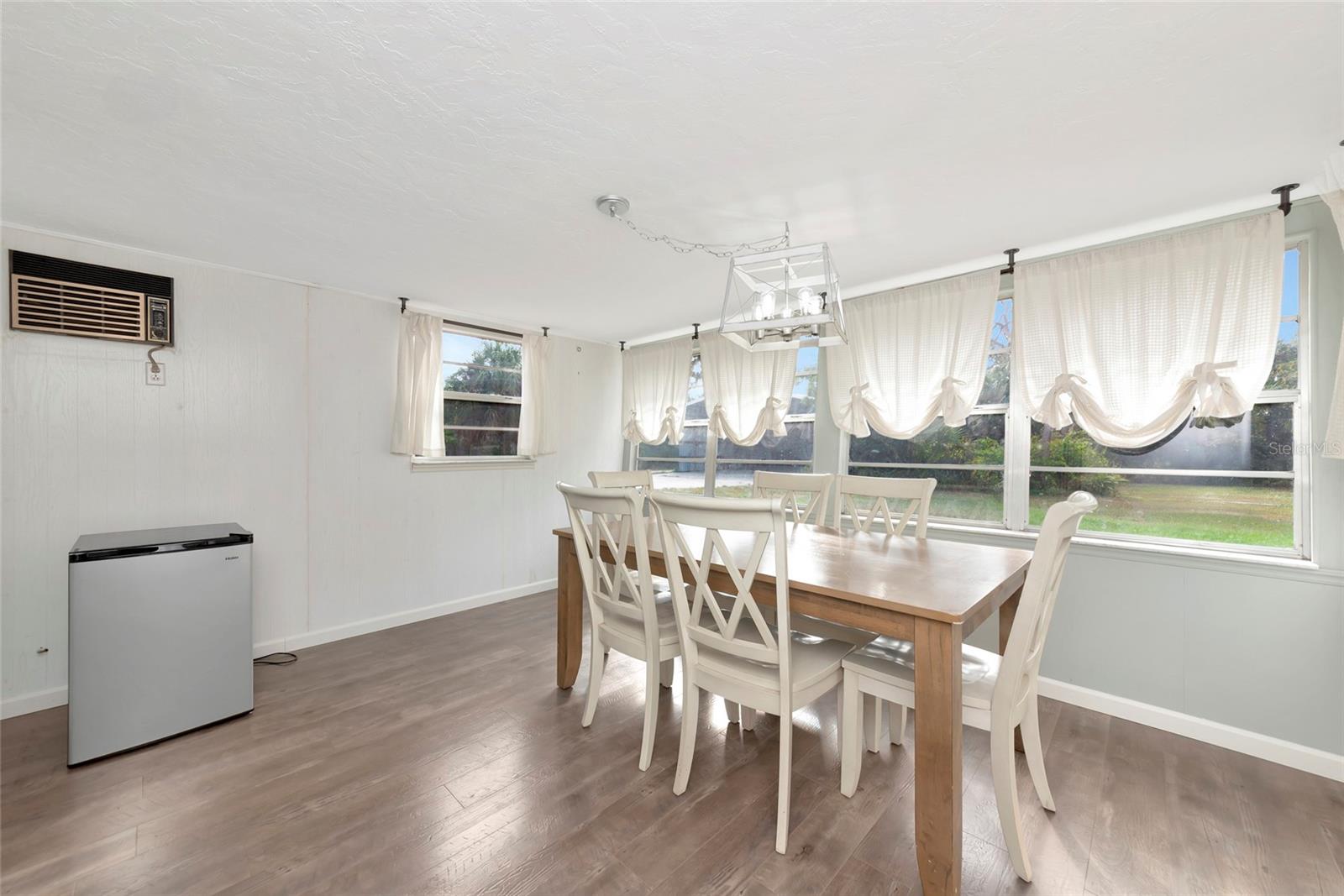 Image 26 of 39 For 6412 47th Avenue E