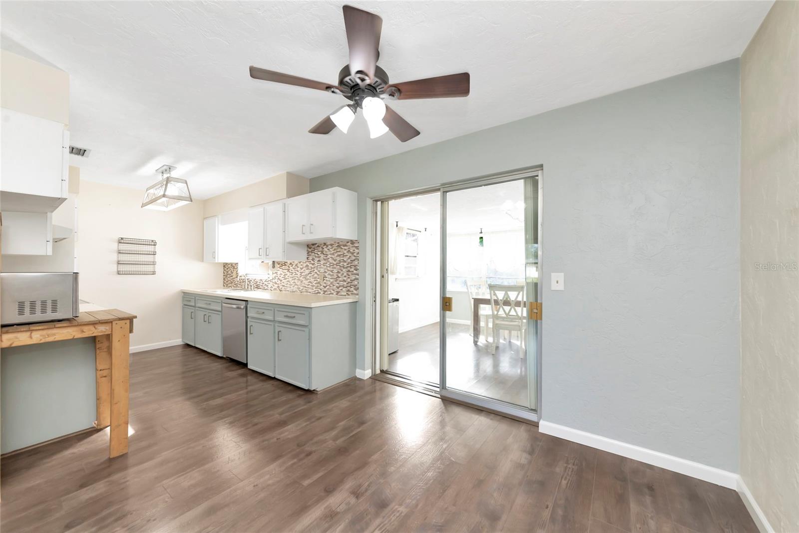 Image 7 of 39 For 6412 47th Avenue E