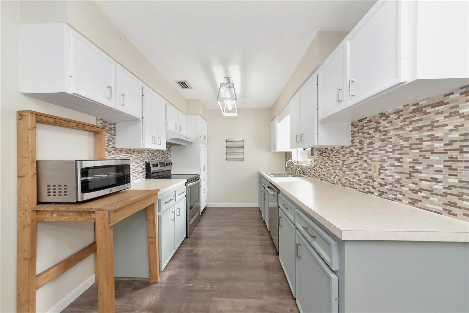 Image 8 of 39 For 6412 47th Avenue E