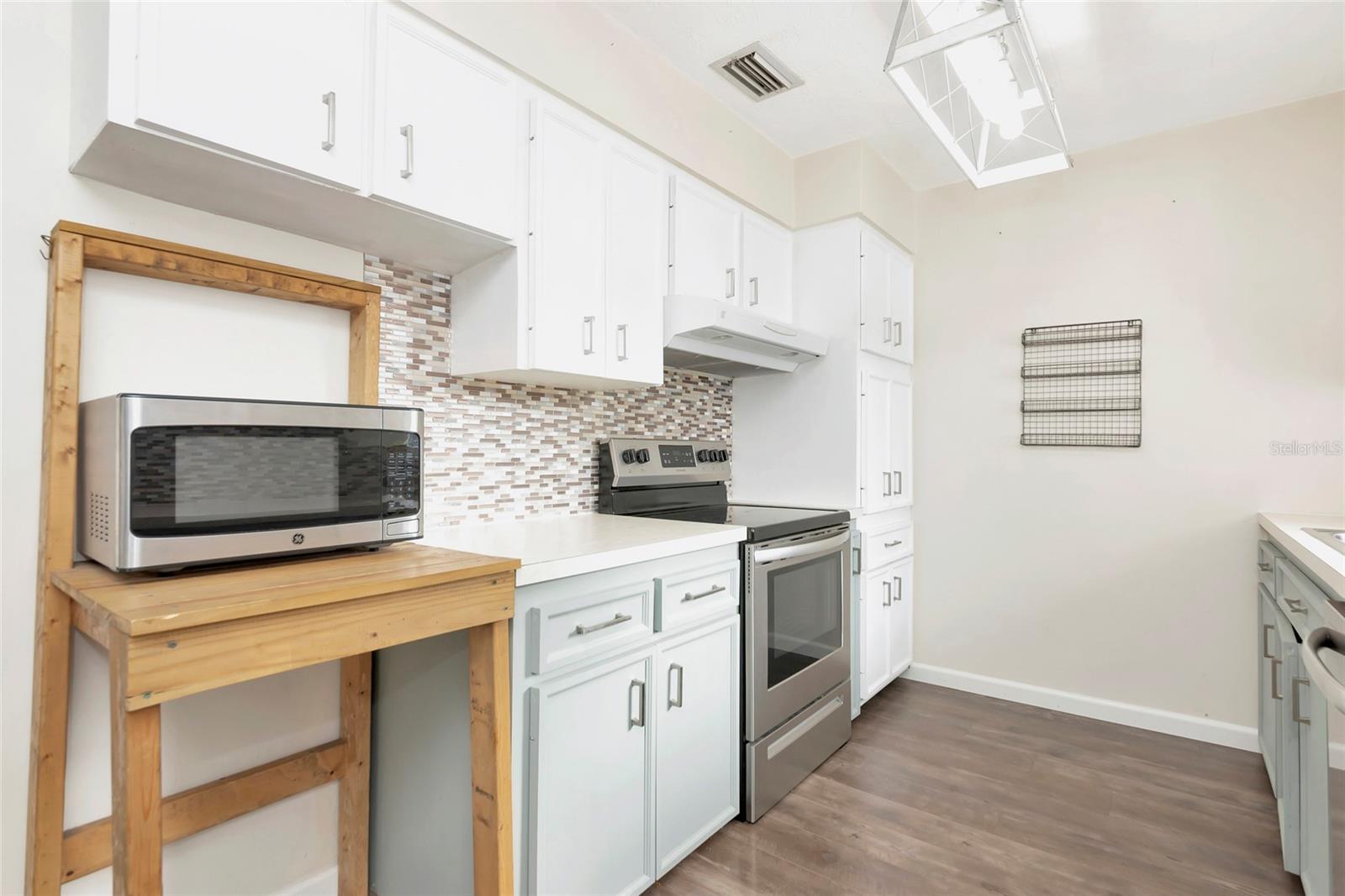 Image 9 of 39 For 6412 47th Avenue E