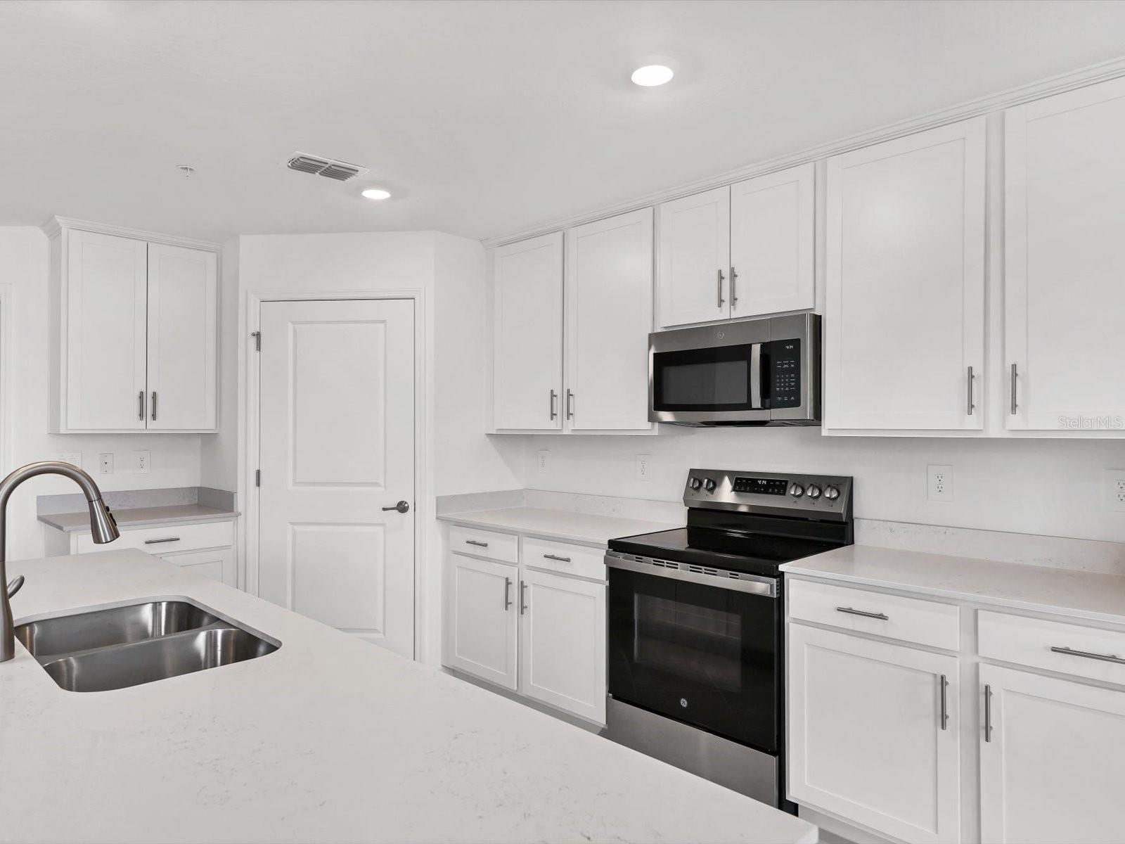 Image 11 of 27 For 17445 Opal Sand Drive 104