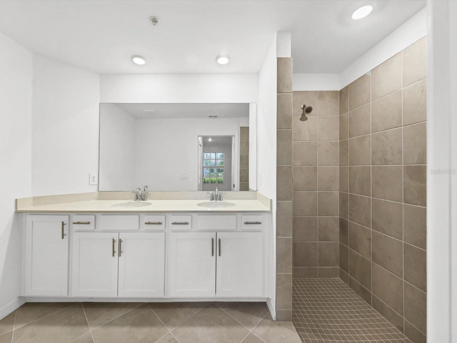 Image 14 of 27 For 17445 Opal Sand Drive 104