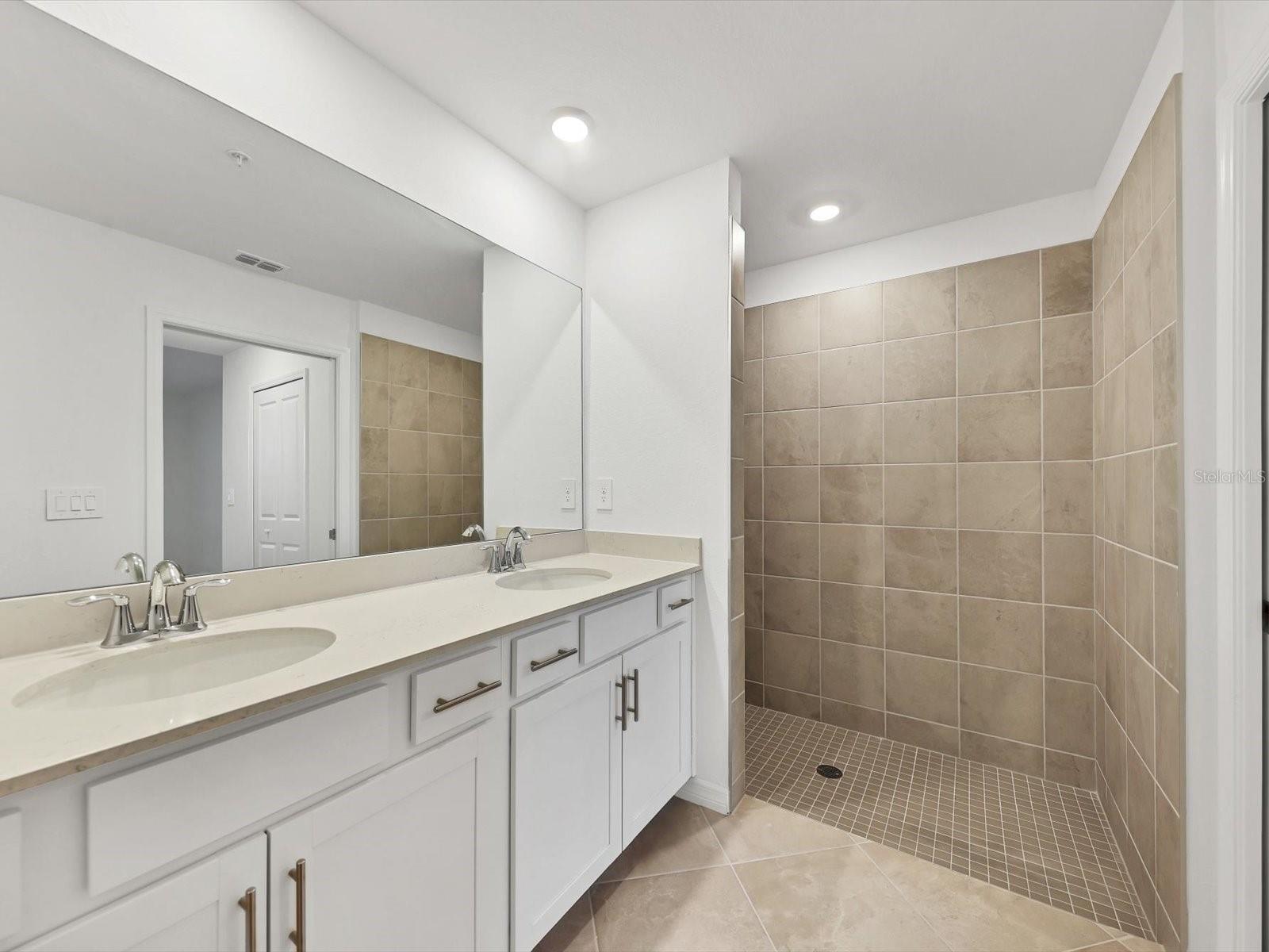 Image 15 of 27 For 17445 Opal Sand Drive 104