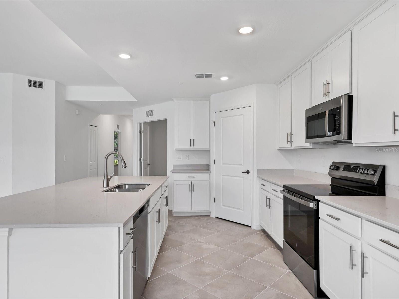 Image 9 of 27 For 17445 Opal Sand Drive 104