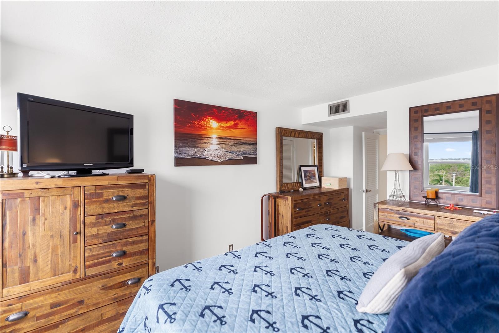 Image 17 of 89 For 1750 Benjamin Franklin Drive 6g