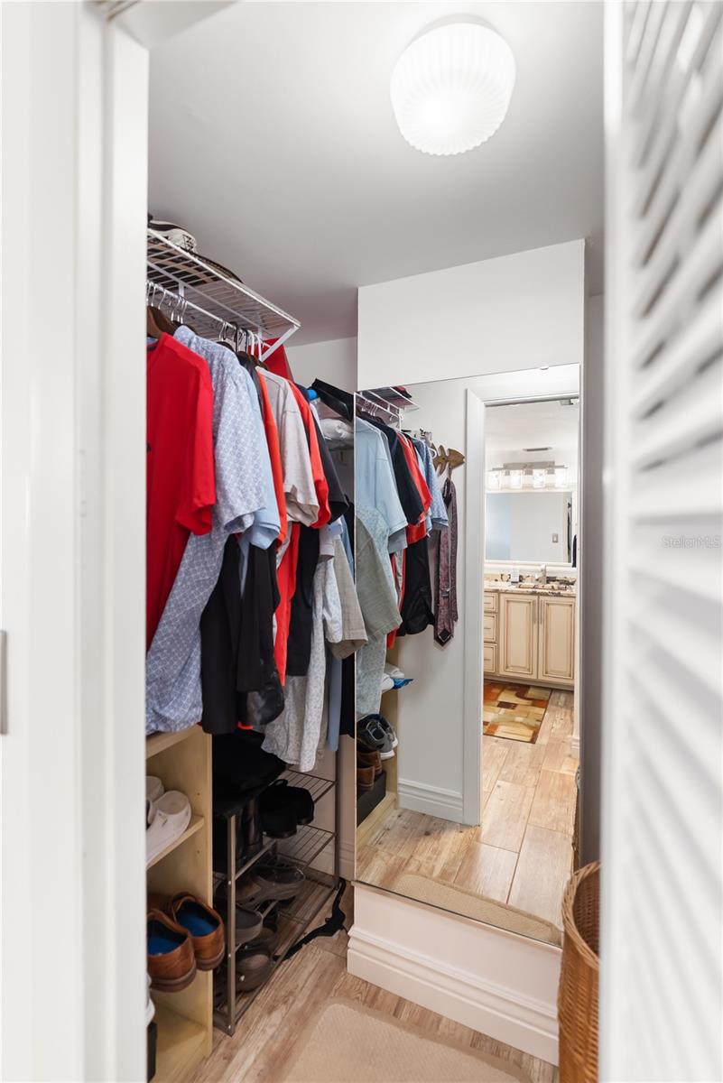 Image 23 of 89 For 1750 Benjamin Franklin Drive 6g