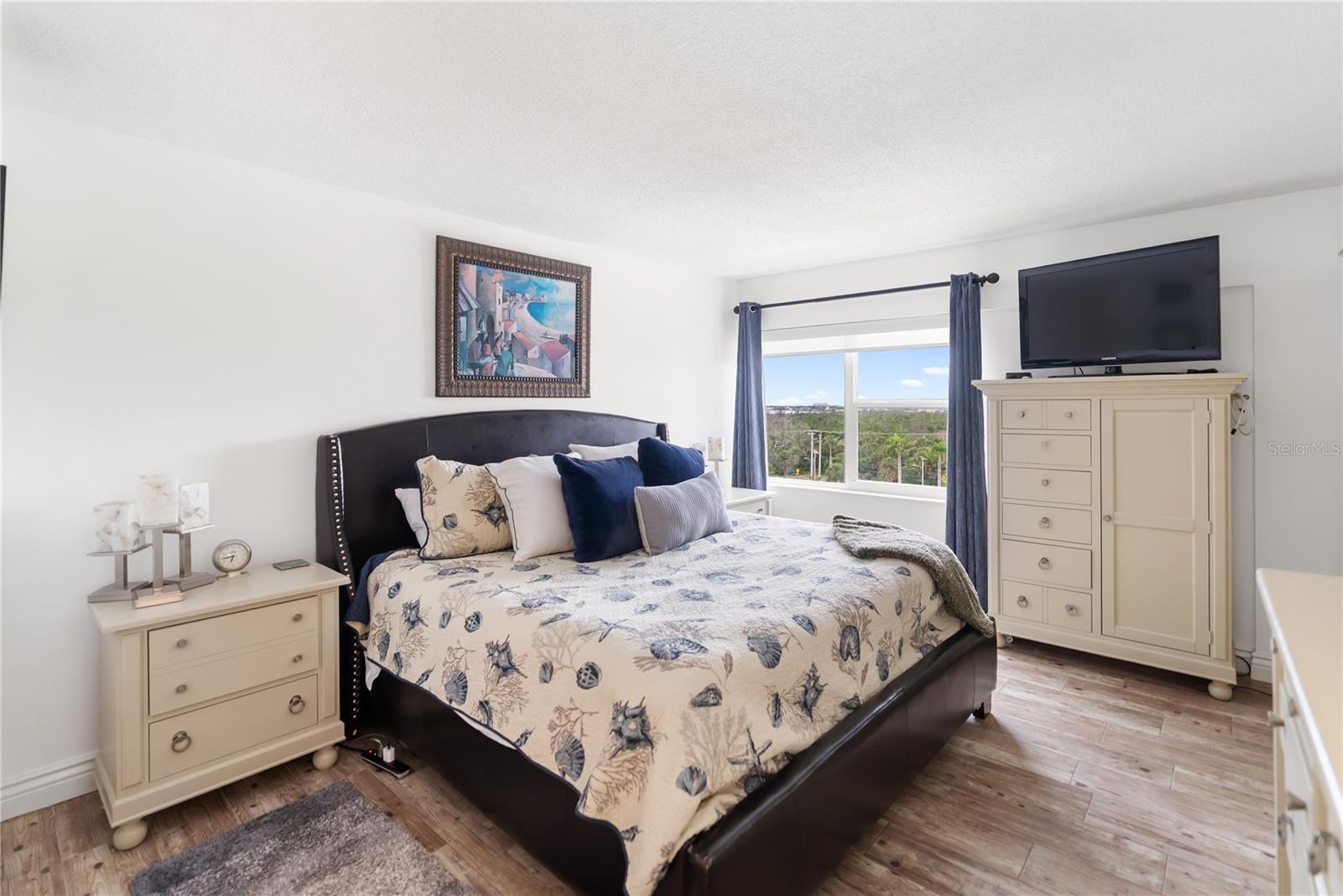 Image 25 of 89 For 1750 Benjamin Franklin Drive 6g