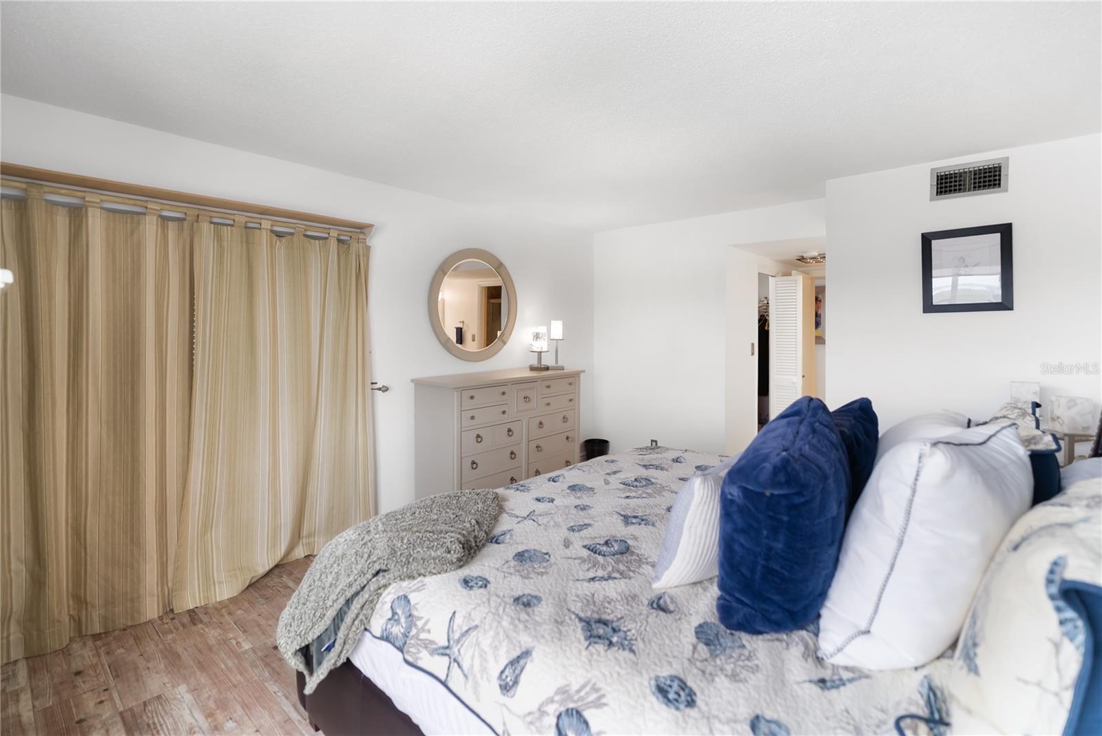 Image 26 of 89 For 1750 Benjamin Franklin Drive 6g