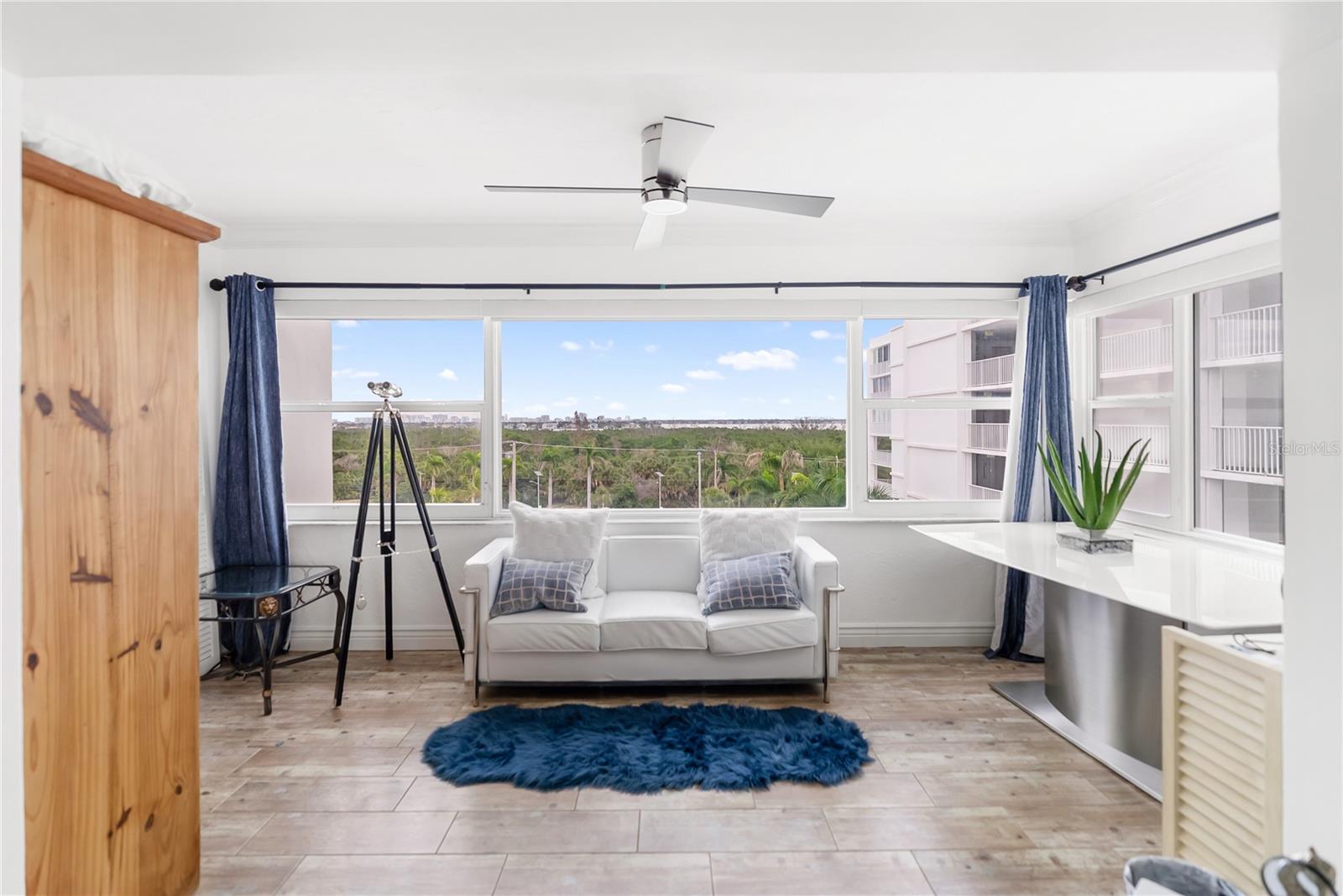 Image 28 of 89 For 1750 Benjamin Franklin Drive 6g