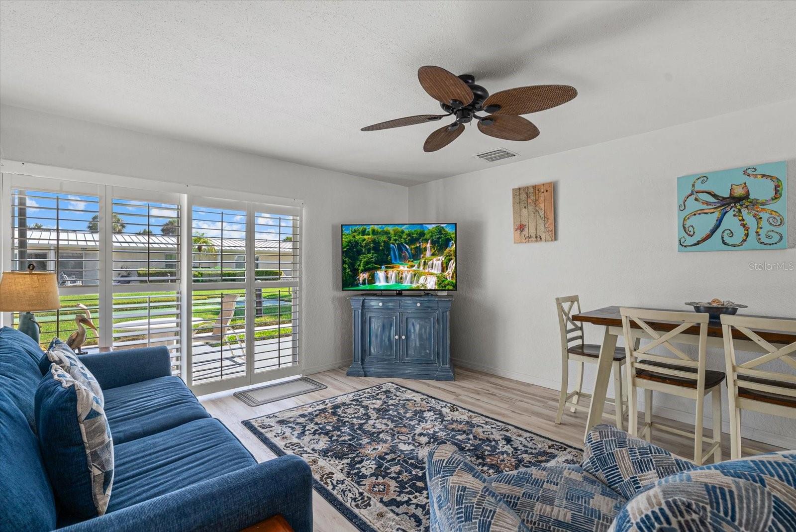 Image 11 of 32 For 5830 Midnight Pass Road 42