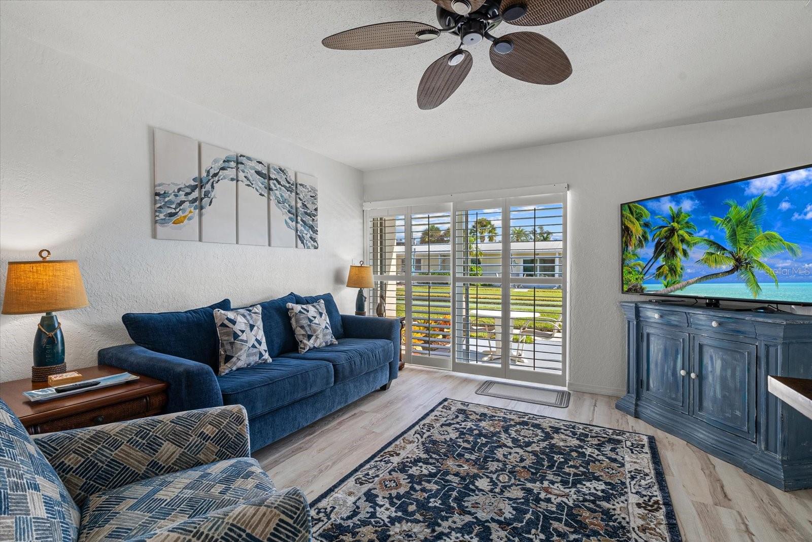 Image 12 of 32 For 5830 Midnight Pass Road 42