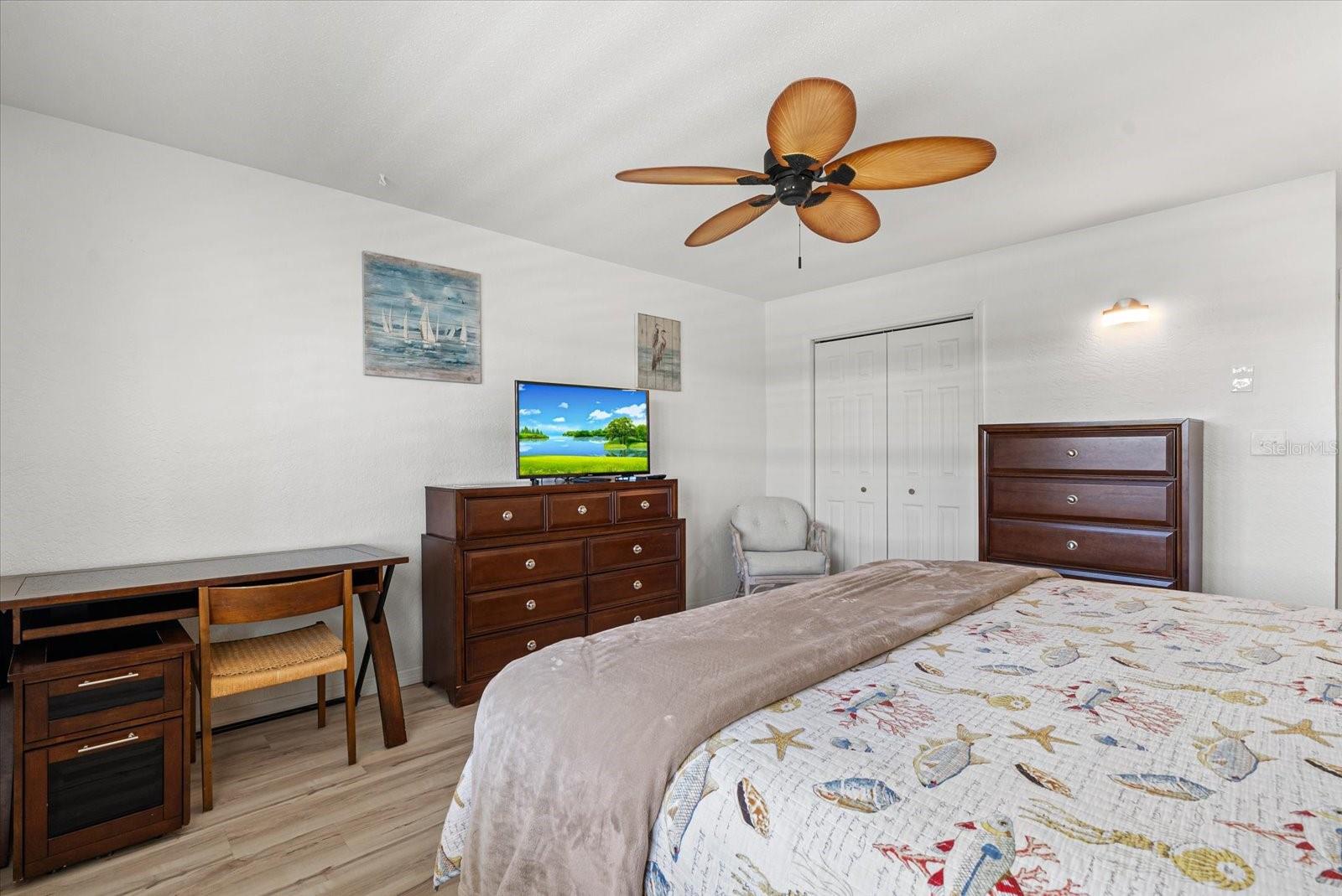 Image 16 of 32 For 5830 Midnight Pass Road 42