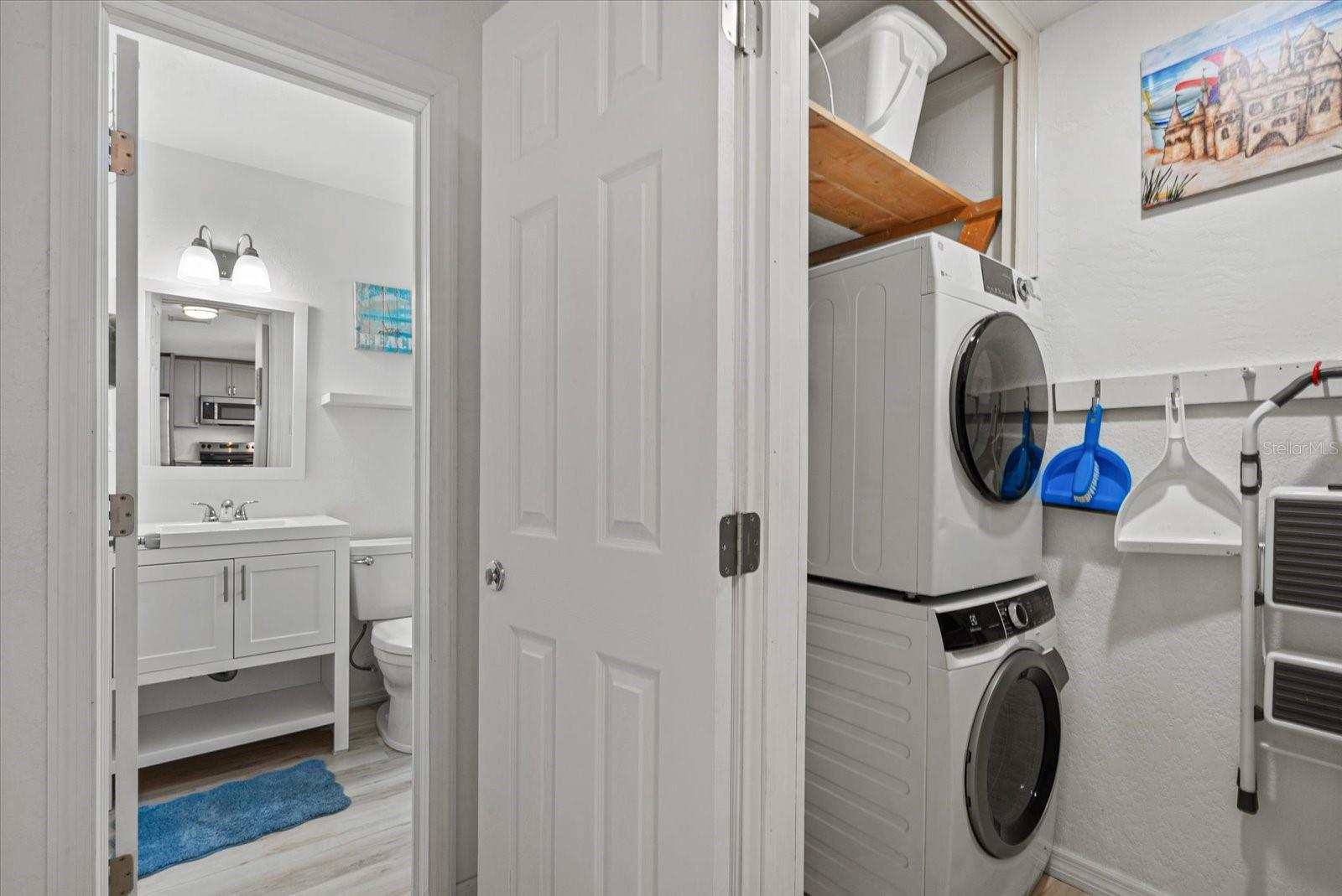 Image 19 of 32 For 5830 Midnight Pass Road 42