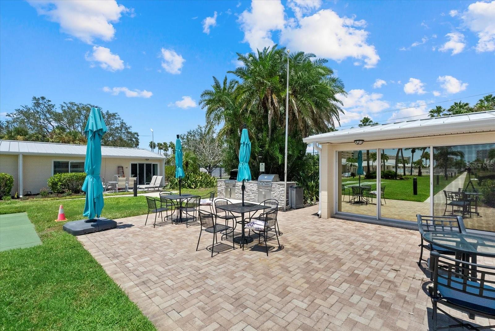 Image 22 of 32 For 5830 Midnight Pass Road 42