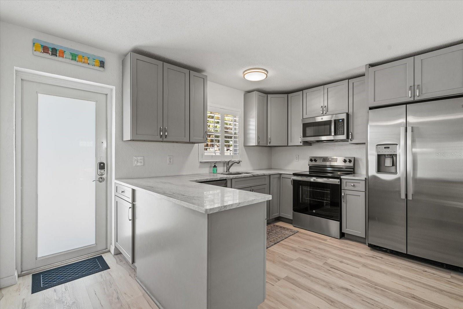 Image 4 of 32 For 5830 Midnight Pass Road 42