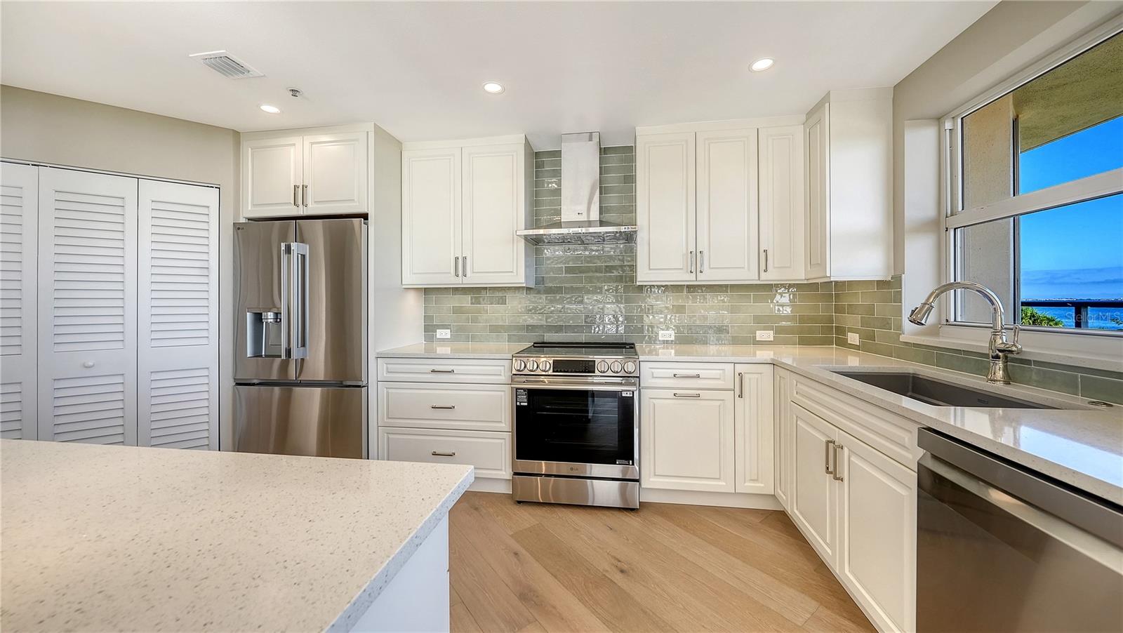 Image 17 of 45 For 3080 Grand Bay Boulevard 516