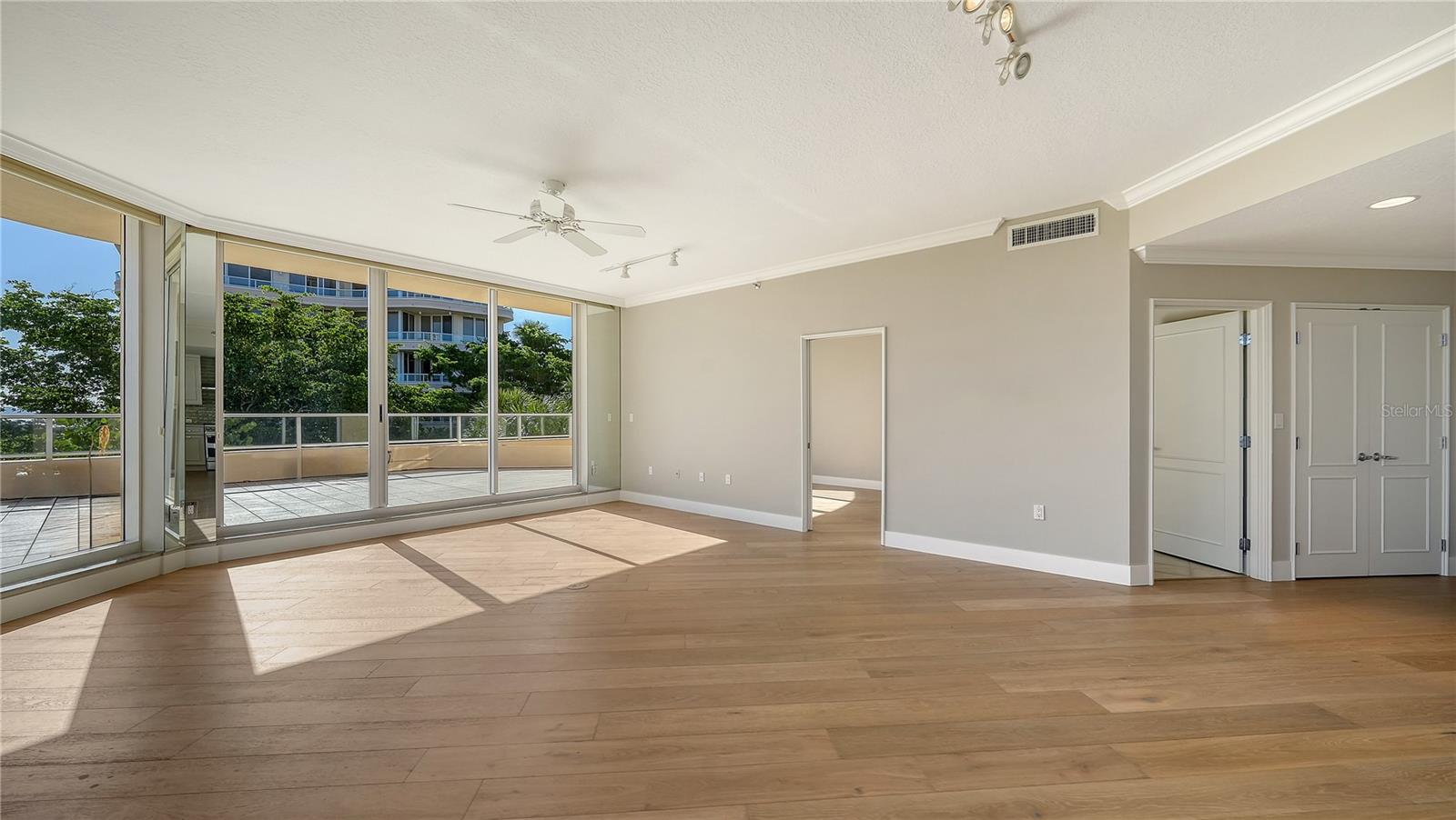 Image 19 of 45 For 3080 Grand Bay Boulevard 516