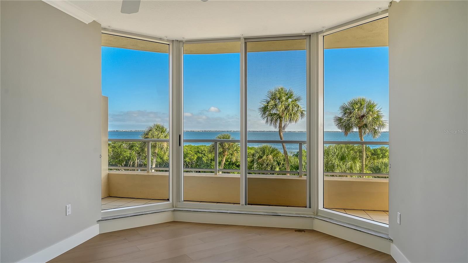 Image 21 of 45 For 3080 Grand Bay Boulevard 516