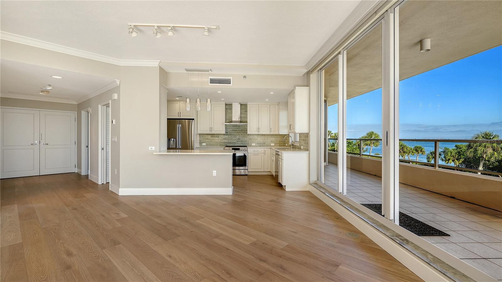 Image 4 of 45 For 3080 Grand Bay Boulevard 516