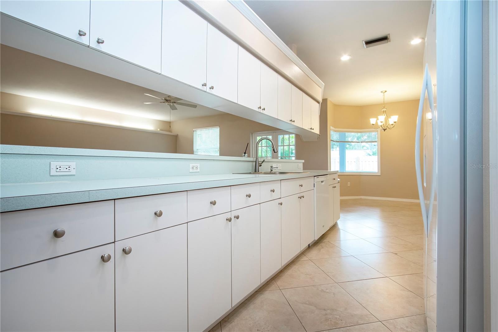 Image 21 of 49 For 2117 Huntington Avenue