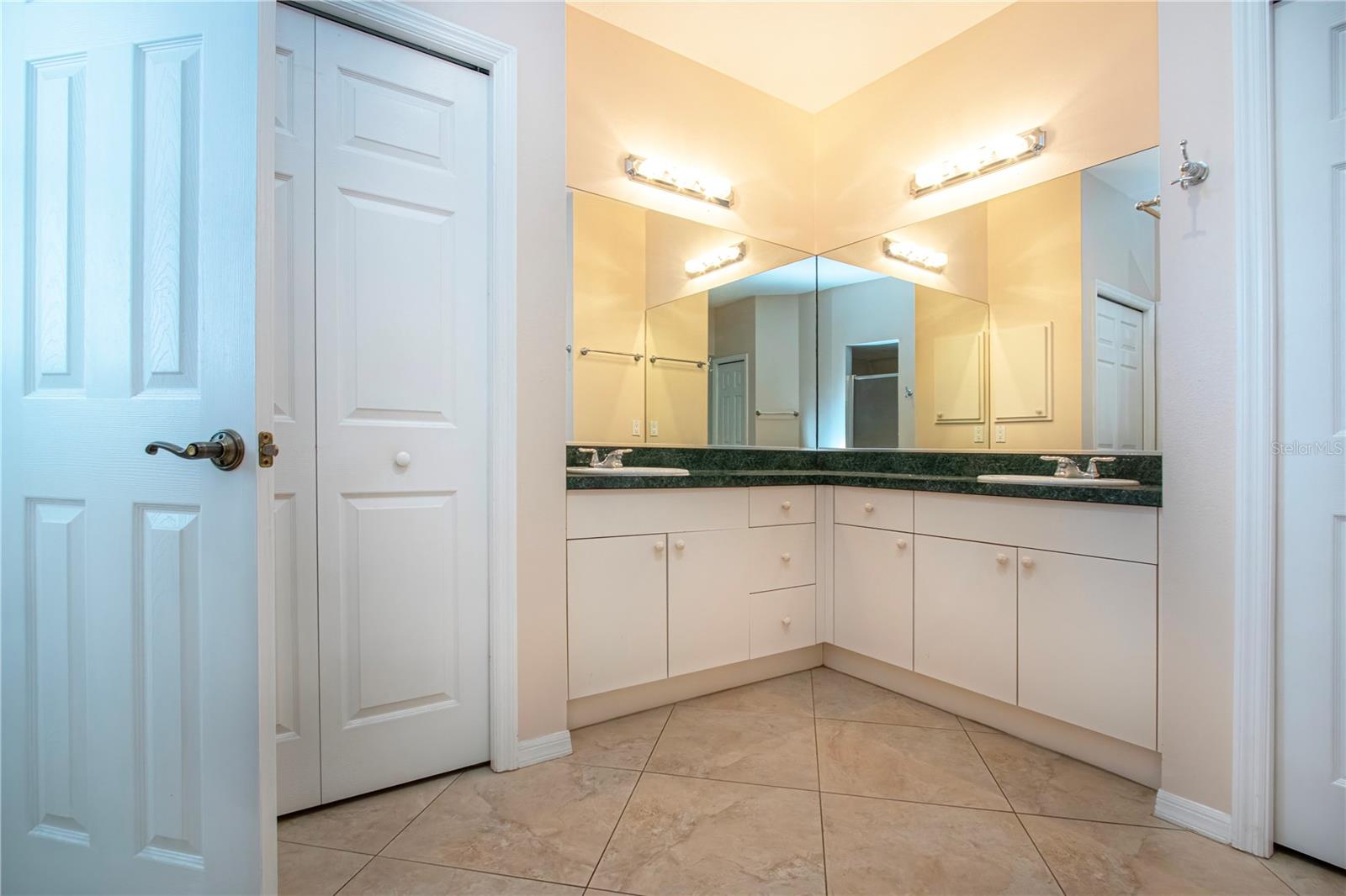 Image 29 of 49 For 2117 Huntington Avenue