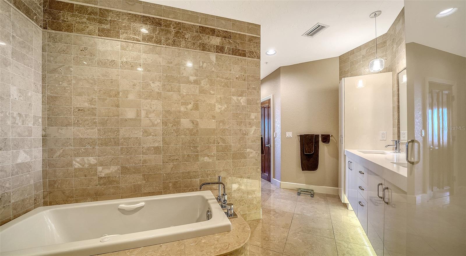 Image 21 of 47 For 340 Gulf Of Mexico Drive 126