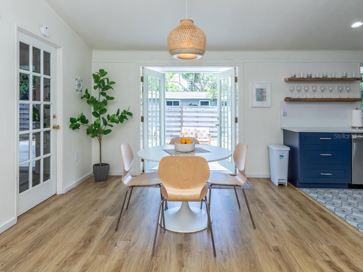 Image 11 of 28 For 2933 Michigan Street