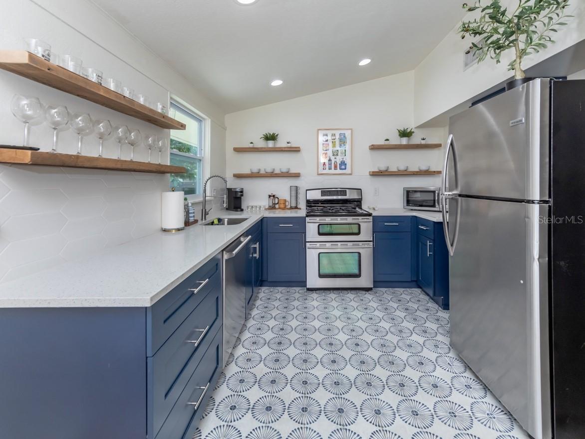 Image 12 of 28 For 2933 Michigan Street