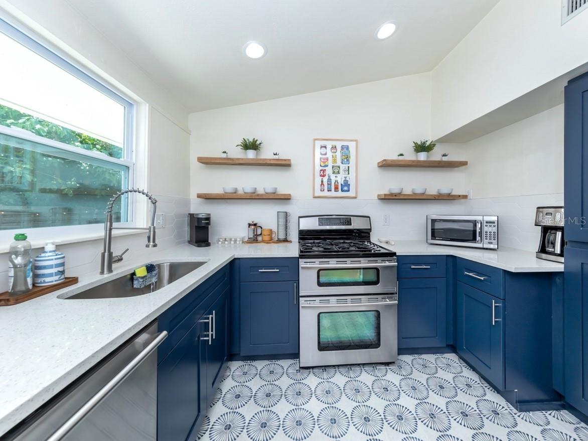 Image 15 of 28 For 2933 Michigan Street