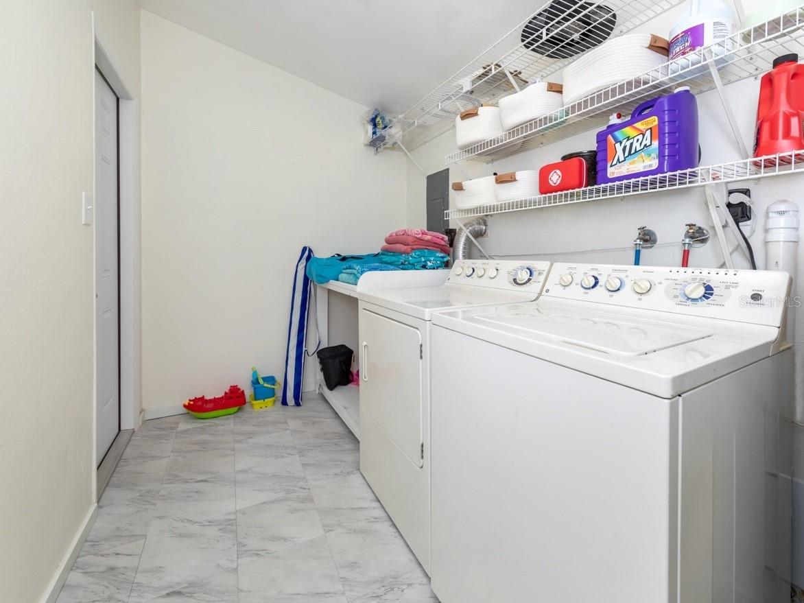 Image 24 of 28 For 2933 Michigan Street