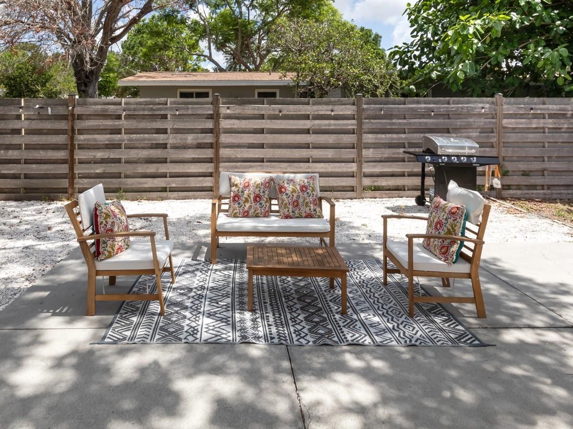 Image 25 of 28 For 2933 Michigan Street