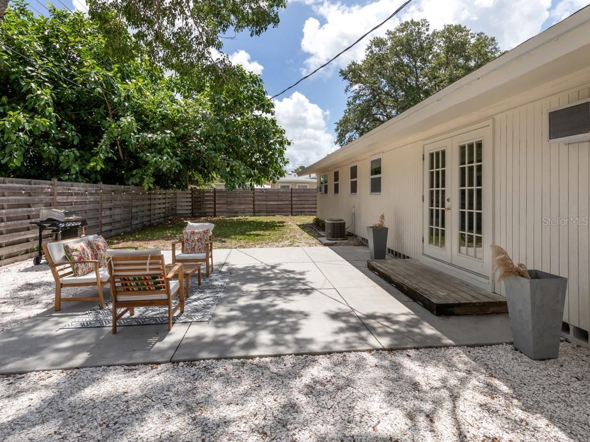 Image 26 of 28 For 2933 Michigan Street