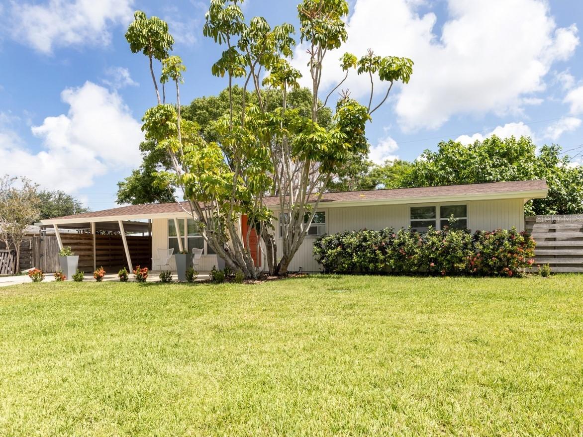 Image 3 of 28 For 2933 Michigan Street