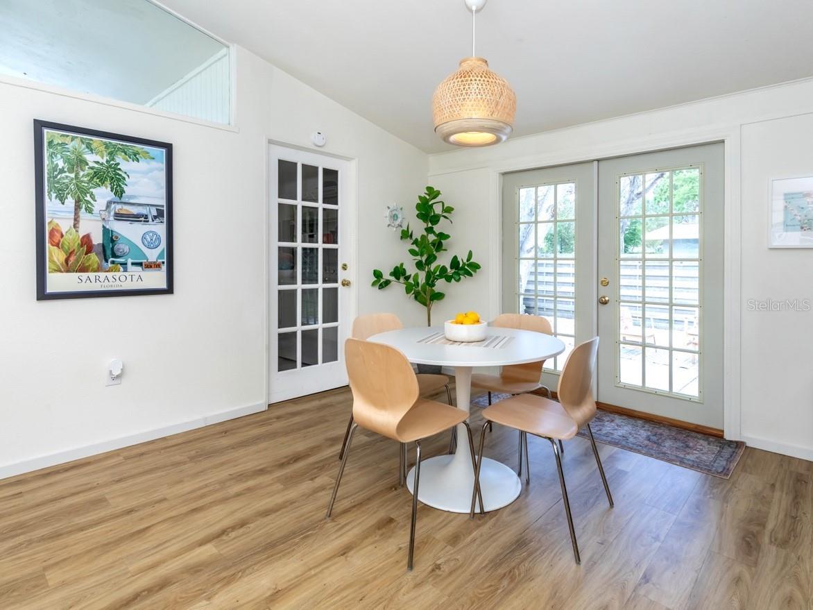 Image 9 of 28 For 2933 Michigan Street