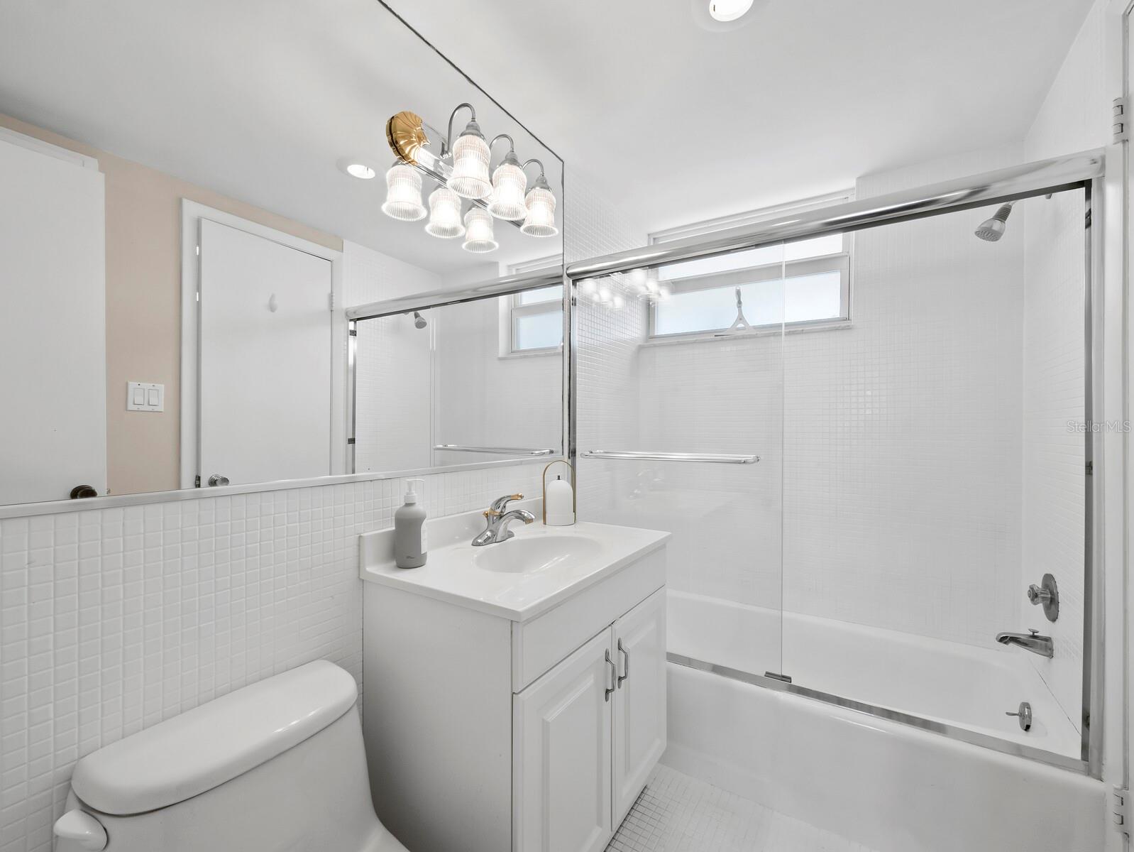 Image 14 of 49 For 4350 Chatham Drive 105