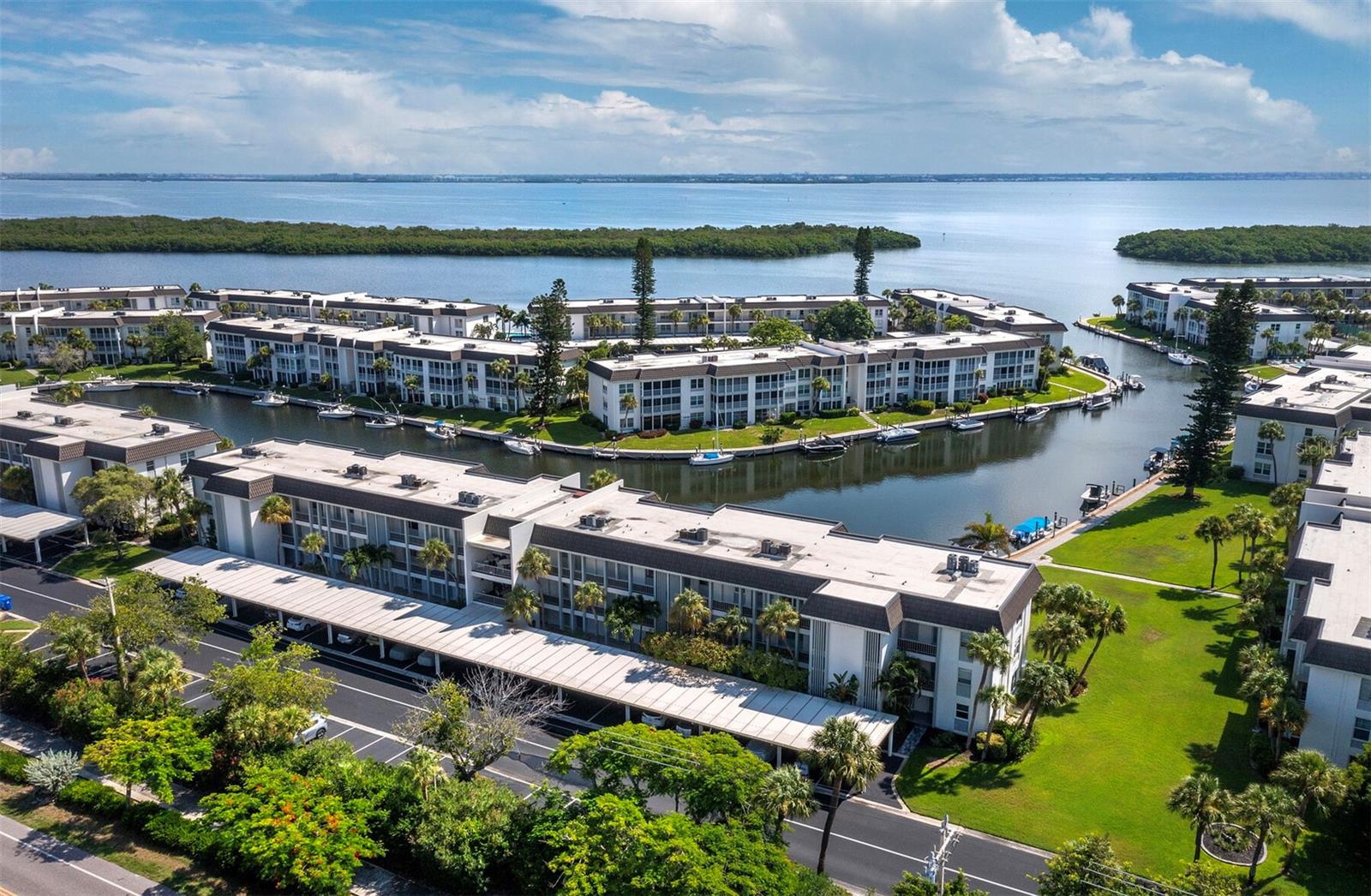 Image 26 of 49 For 4350 Chatham Drive 105